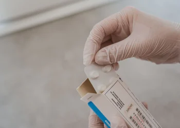 ¿Te venden un medicamento del sector salud? Así lo identificas y denuncias