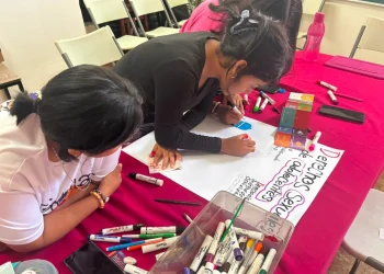 Adolescentes participan en una actividad del DIF Benito Juárez