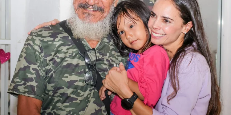 Entregan protesis oculares gratuitas a 95 pacientes en Cancun