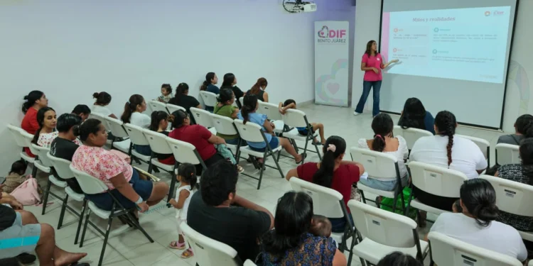 Salud municipal lleva orientación sobre cáncer de mama a colonias