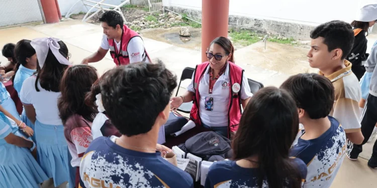 Llevan a secundaria de Cancun feria para prevenir violencia juvenil